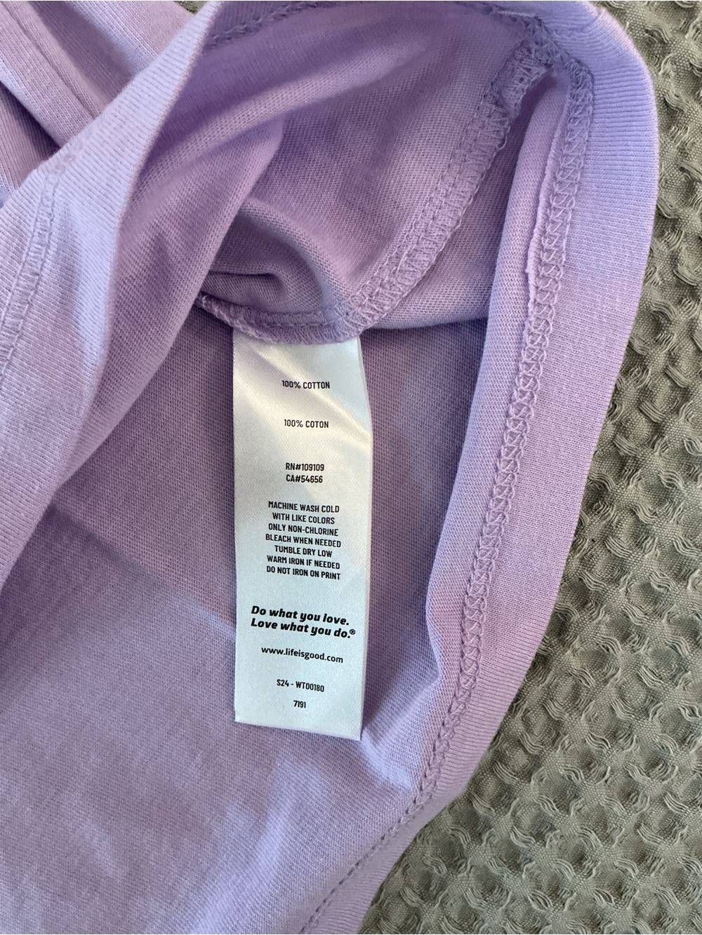 Life Is Good Lavender Short-Sleeve Tee with Lotus Graphic size Small - Picture 5 of 7